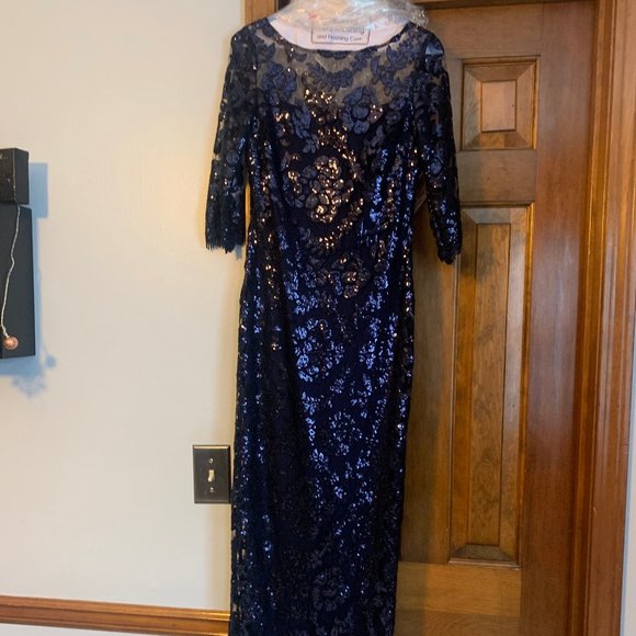 Embroidered Lace Sequin Evening Gown,size2 - Picture 4 of 7